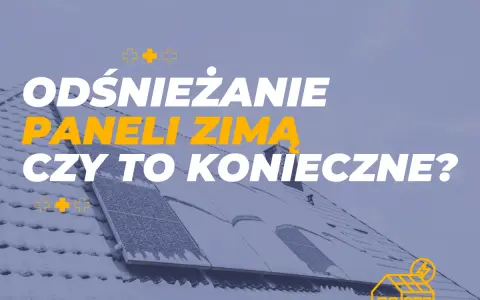 Jak odśnieżyć panele fotowoltaiczne zimą? Czy to konieczne? Na dachu widać pokryte śniegiem panele.