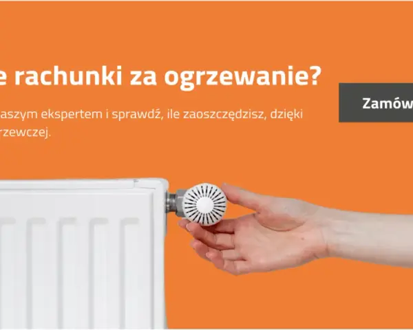 Ręka reguluje termostat grzejnika. Dowiedz się, jak obliczyć zapotrzebowanie energetyczne domu i obniżyć rachunki.