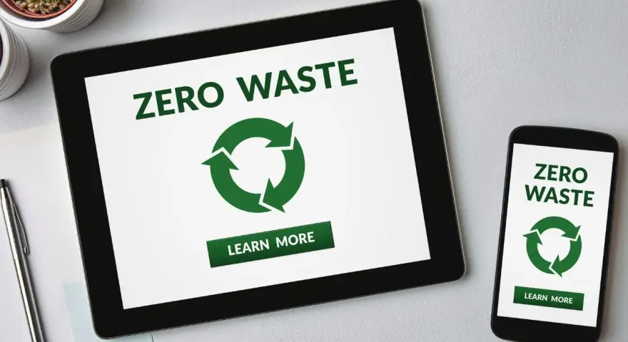 Tablet i smartfon pokazują hasło "ZERO WASTE" i symbol recyklingu. Dyskutujemy o rodzajach opakowań przyjaznych środowisku.